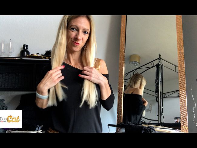 Ich bes**ge es mir geil in der Strumpfhose