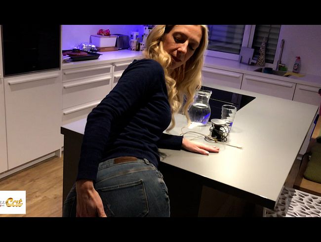 In der zerrissenen Jeans gefi**t 1