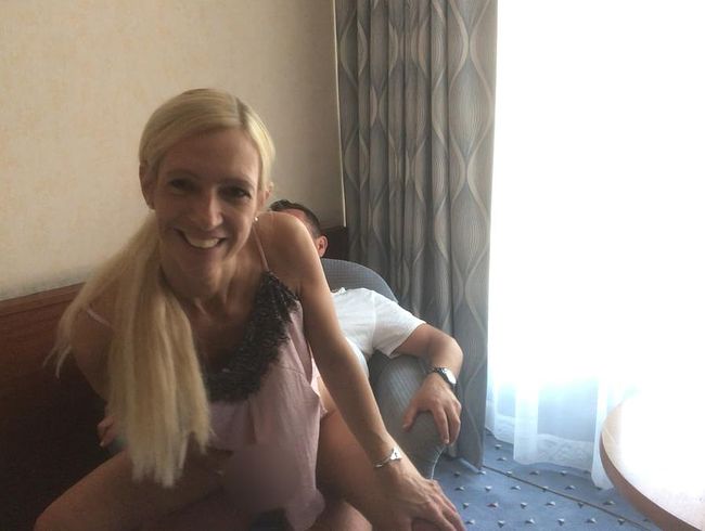 Izzy_Cat Porno Video: Auf dem Sessel gefi**t im Hotel 6